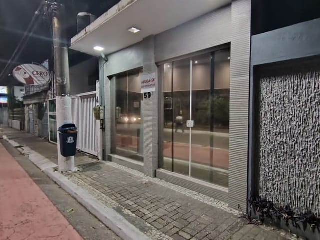 Loja com 33m², para alugar, no bairro Centro em Macaé
