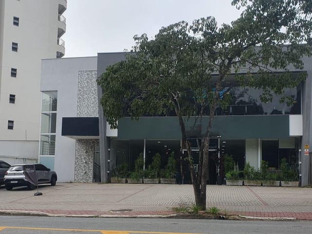 Loja com 582m², para alugar, no bairro Urbanova em São José dos Campos