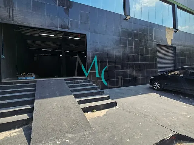 Loja com 250m², para alugar, no bairro Santíssimo em Rio de Janeiro