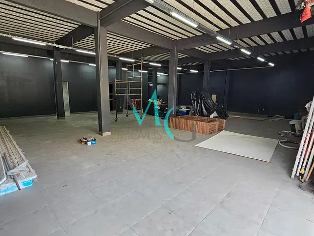 Loja com 250m², para alugar, no bairro Santíssimo em Rio de Janeiro