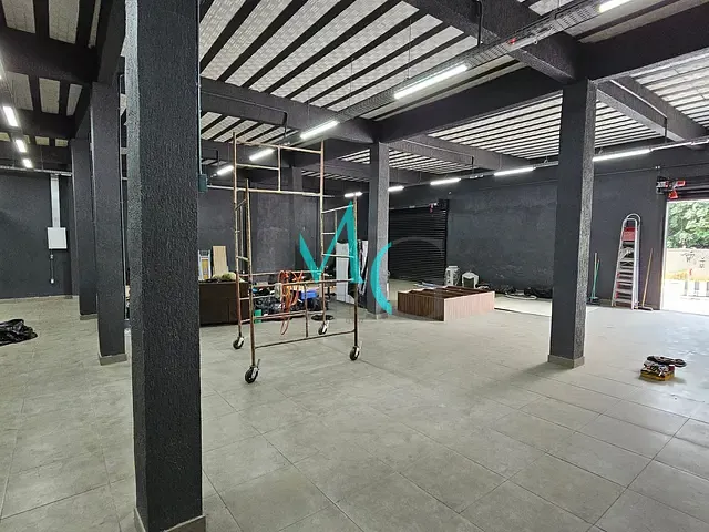 Loja com 250m², para alugar, no bairro Santíssimo em Rio de Janeiro