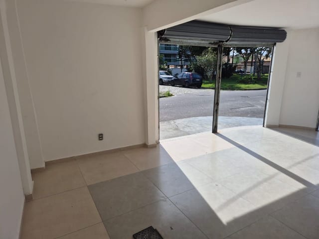Loja com 26m², à venda, no bairro Extensão do Bosque em Rio das Ostras
