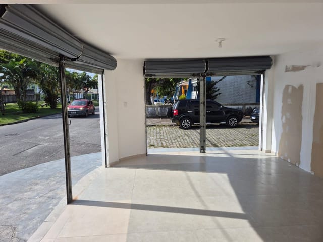 Loja com 26m², à venda, no bairro Extensão do Bosque em Rio das Ostras