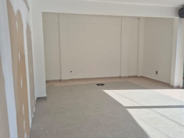 Loja com 26m², à venda, no bairro Extensão do Bosque em Rio das Ostras