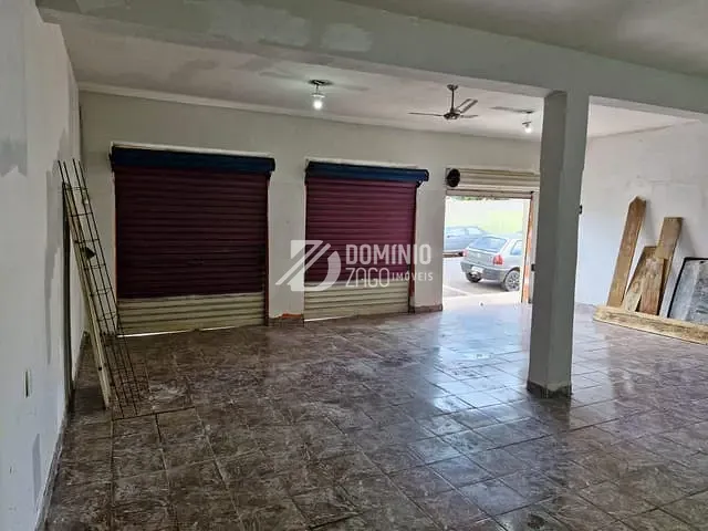 Loja com 456m², para alugar, no bairro Jardim Induberaba em Uberaba
