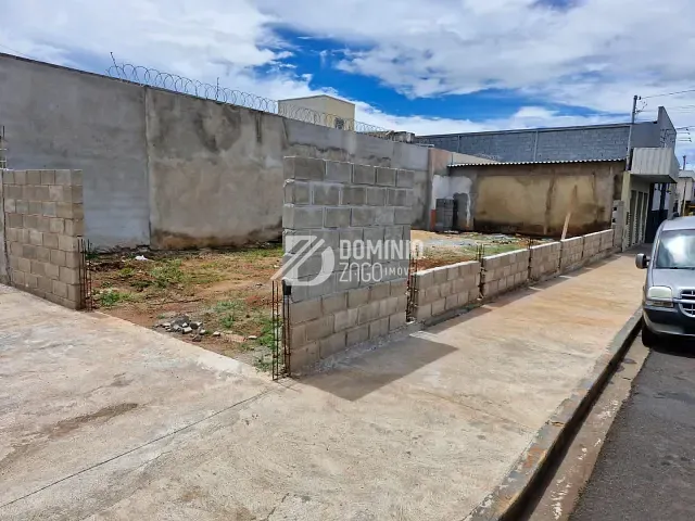 Loja com 456m², para alugar, no bairro Jardim Induberaba em Uberaba