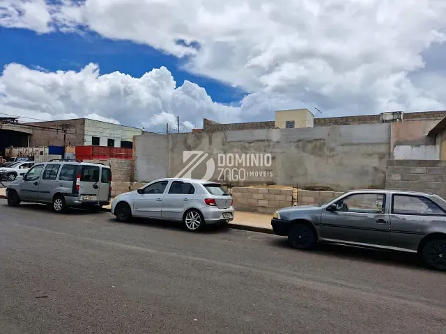 Loja com 456m², para alugar, no bairro Jardim Induberaba em Uberaba