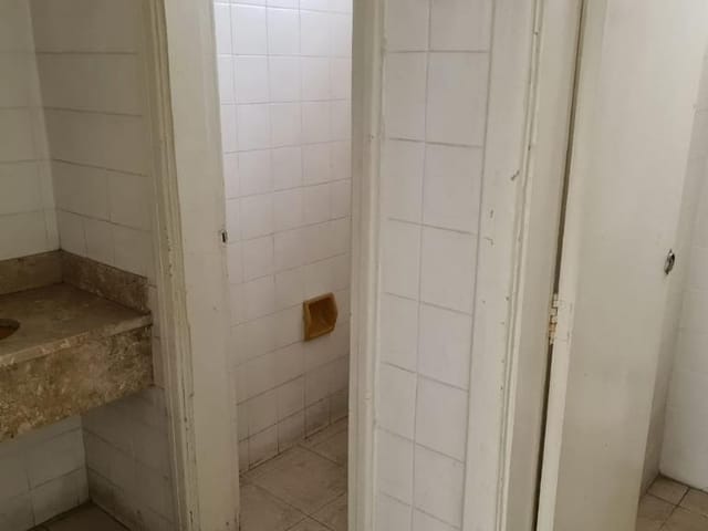 Loja com 843m², para alugar, no bairro República em São Paulo