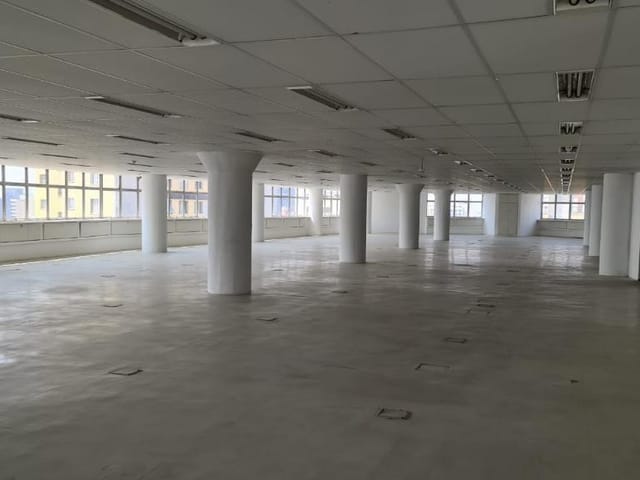 Loja com 843m², para alugar, no bairro República em São Paulo