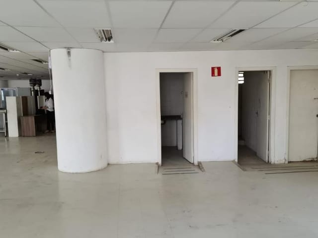Loja com 843m², para alugar, no bairro República em São Paulo