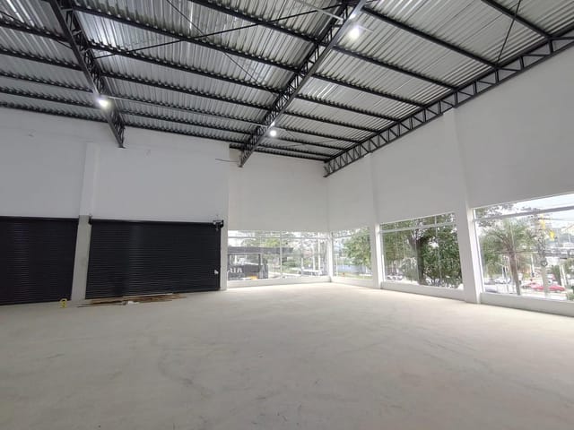 Loja para alugar, no bairro Vila Gilda em Santo André