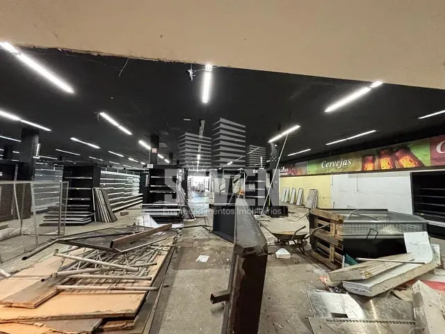Loja com 1500m², para alugar, no bairro Vila São Paulo em Bauru