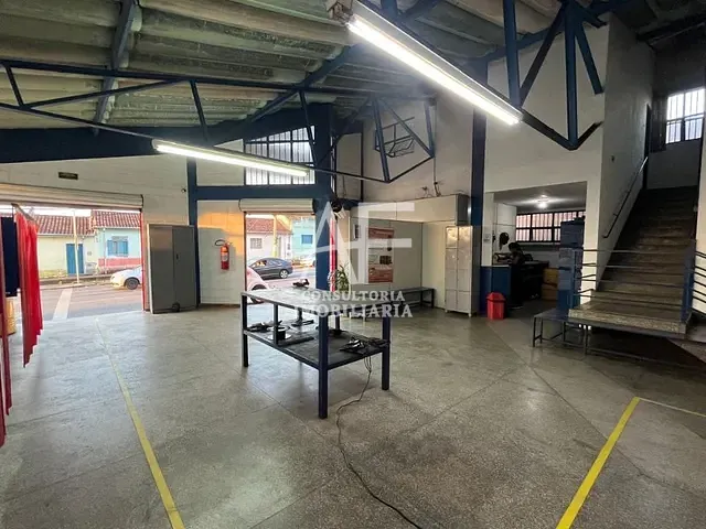 Loja com 1000m², para alugar, no bairro Estiva em Taubaté