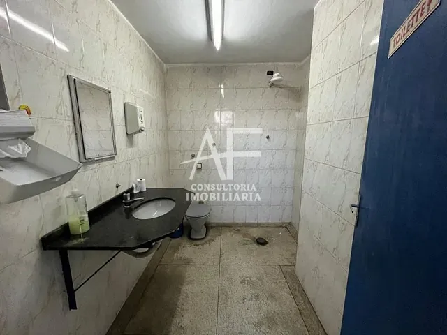 Loja com 1000m², para alugar, no bairro Estiva em Taubaté