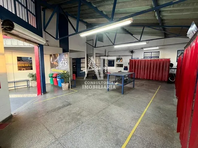 Loja com 1000m², para alugar, no bairro Estiva em Taubaté