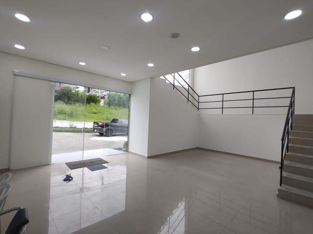 Loja com 983m², para alugar, no bairro Alves Dias em São Bernardo do Campo