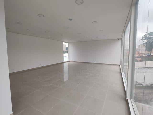 Loja com 983m², para alugar, no bairro Alves Dias em São Bernardo do Campo