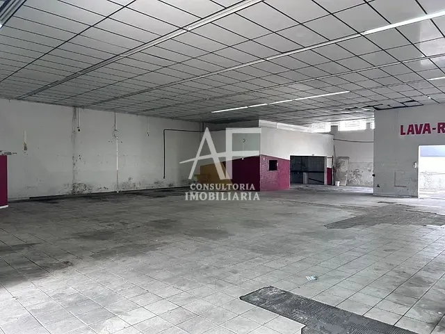 Loja com 809m², à venda, no bairro Centro em Pindamonhangaba