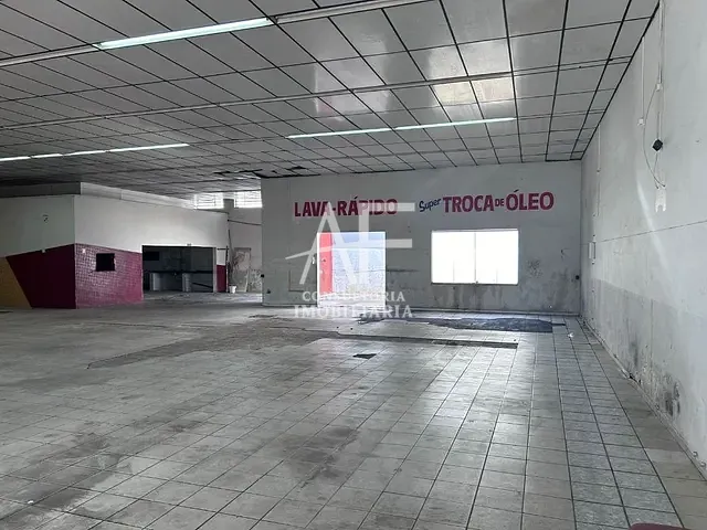 Loja com 809m², à venda, no bairro Centro em Pindamonhangaba