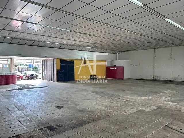 Loja com 809m², à venda, no bairro Centro em Pindamonhangaba