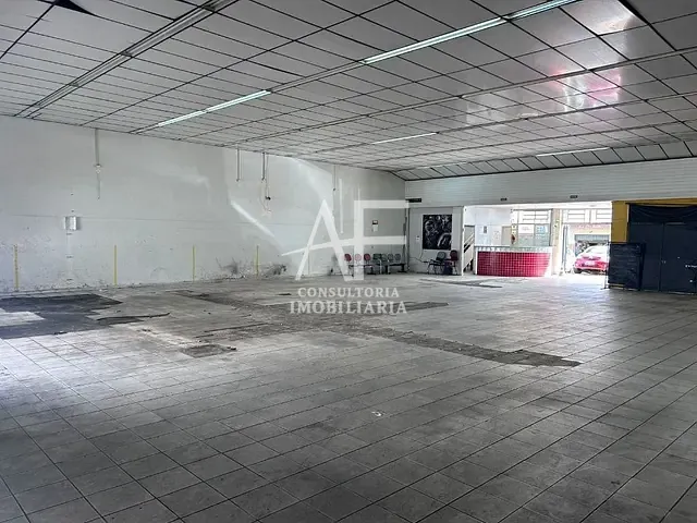 Loja com 809m², à venda, no bairro Centro em Pindamonhangaba