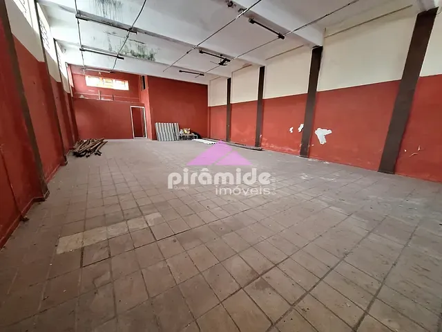 Ponto com 315m², à venda, no bairro Centro em Caraguatatuba