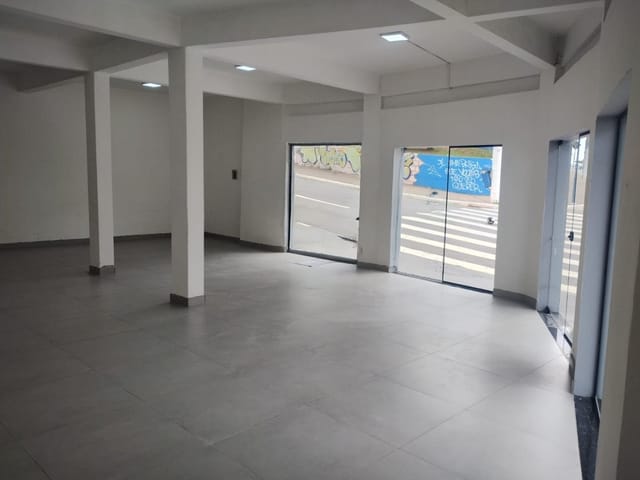 Loja com 150m², para alugar, no bairro Costa do Sol em Macaé