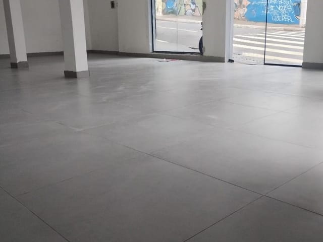Loja com 150m², para alugar, no bairro Costa do Sol em Macaé