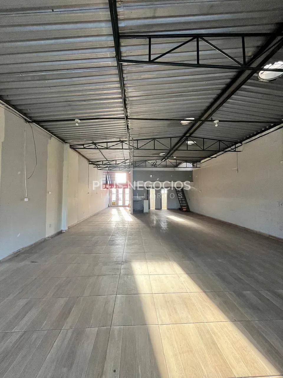 Loja-Salão, 150 m² - Foto 1