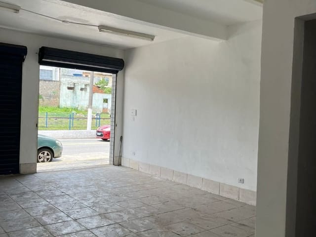 Loja com 250m², para alugar, no bairro Sol e Mar em Macaé