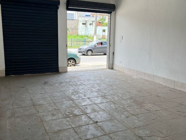 Loja com 250m², para alugar, no bairro Sol e Mar em Macaé