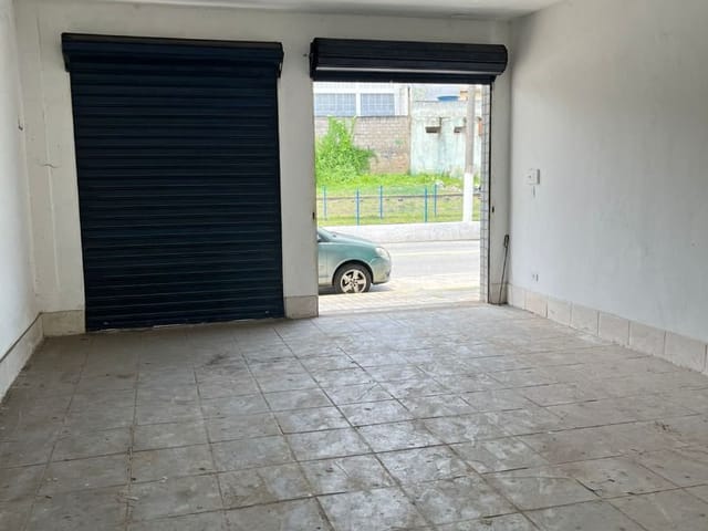 Loja com 250m², para alugar, no bairro Sol e Mar em Macaé