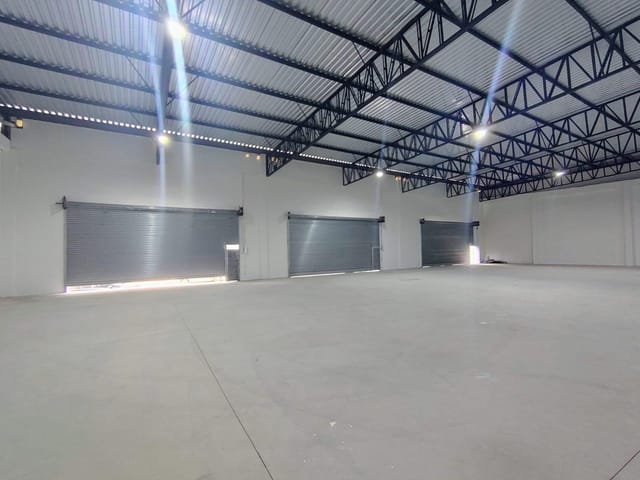 Loja com 207m², para alugar, no bairro Vila Nogueira em Diadema