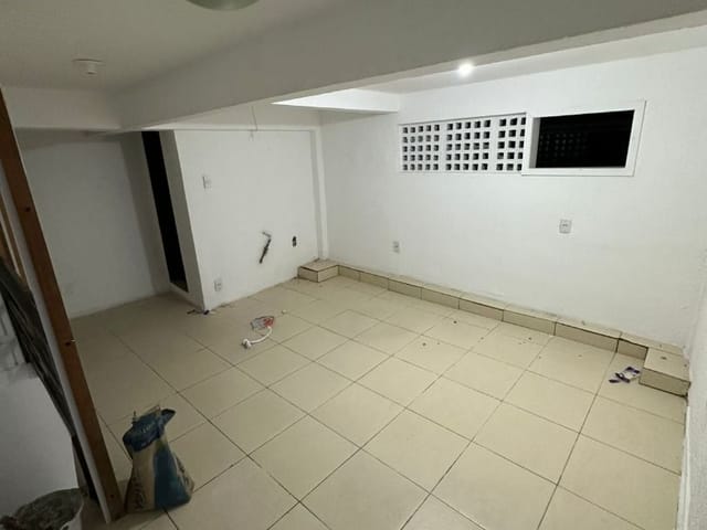 Loja com 50m², para alugar, no bairro Centro em Macaé