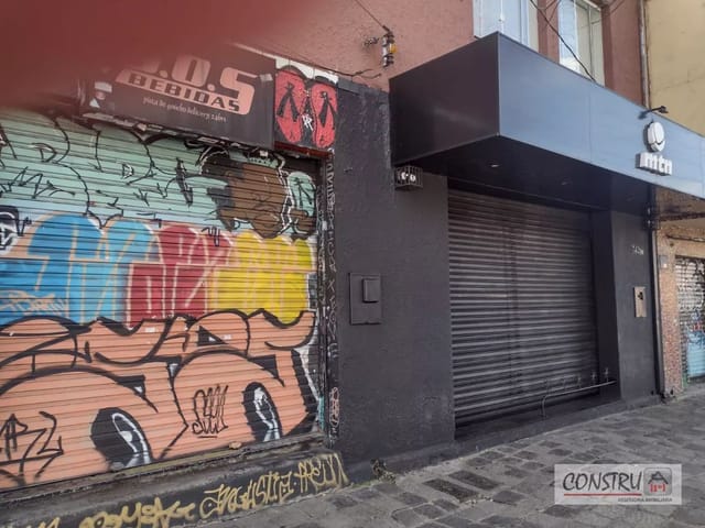 Loja com 150m² 4 quartos e 2 banheiros, à venda, no bairro São Francisco em Curitiba