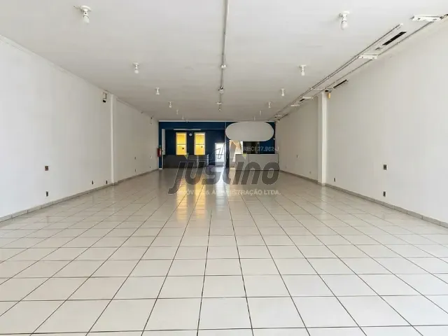 Loja com 277m², para alugar, no bairro Centro em Itanhaém