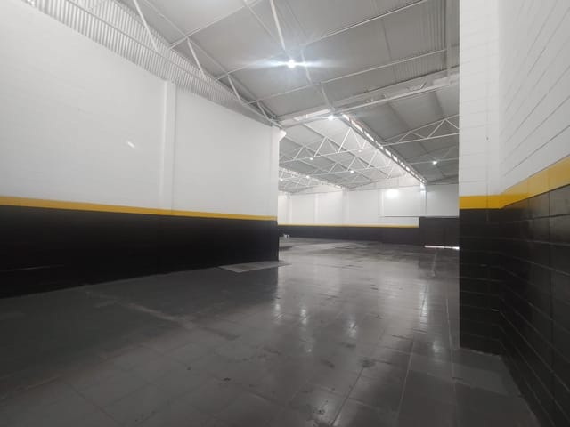 Loja com 1185m², para alugar, no bairro Vila Nogueira em Diadema