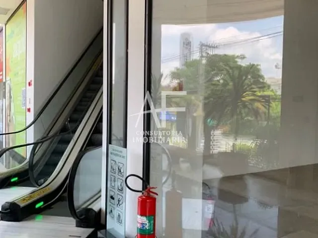 Loja com 157m², à venda ou para alugar, no bairro Parque Senhor do Bonfim em Taubaté