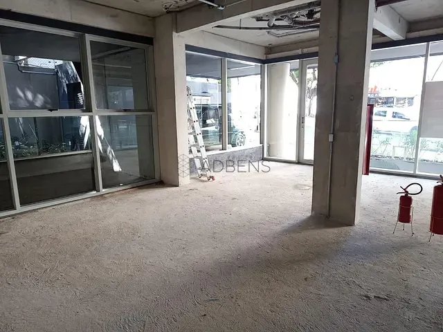 Loja à venda ou para alugar, no bairro Pinheiros em São Paulo