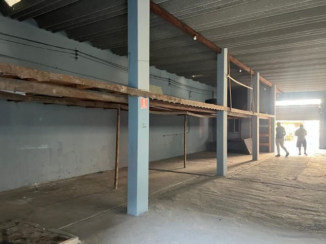 Loja com 280m², à venda ou para alugar, no bairro Jardim Leda (Fazendinha) em Santana de Parnaíba