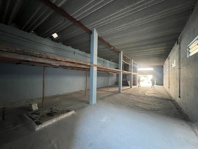 Loja com 280m², à venda ou para alugar, no bairro Jardim Leda (Fazendinha) em Santana de Parnaíba