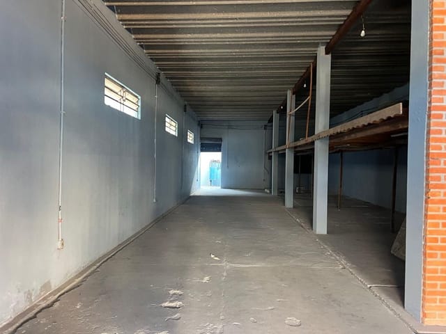 Loja com 280m², à venda ou para alugar, no bairro Jardim Leda (Fazendinha) em Santana de Parnaíba