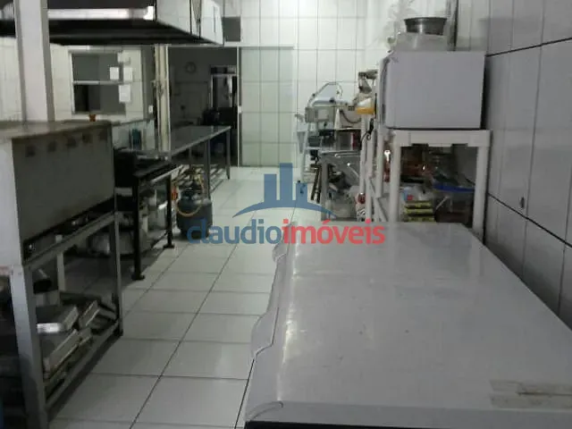 Ponto com 175m², à venda ou para alugar, no bairro Jardim Vila Rica - Tiradentes em Volta Redonda