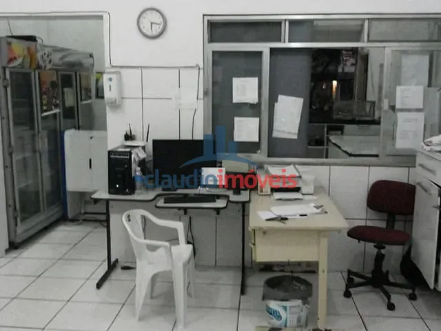 Ponto com 175m², à venda ou para alugar, no bairro Jardim Vila Rica - Tiradentes em Volta Redonda