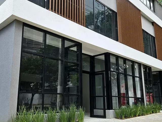Loja com 210m², para alugar, no bairro Vila Pompéia em São Paulo