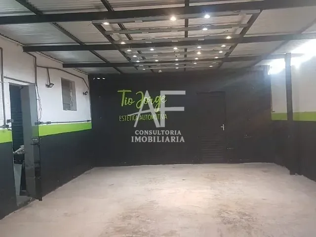 Loja com 310m², para alugar, no bairro Parque Santo Antônio em Taubaté
