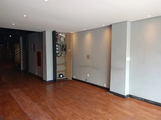 Loja com 330m², para alugar, no bairro Gutierrez em Belo Horizonte