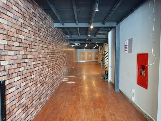 Loja com 330m², para alugar, no bairro Gutierrez em Belo Horizonte