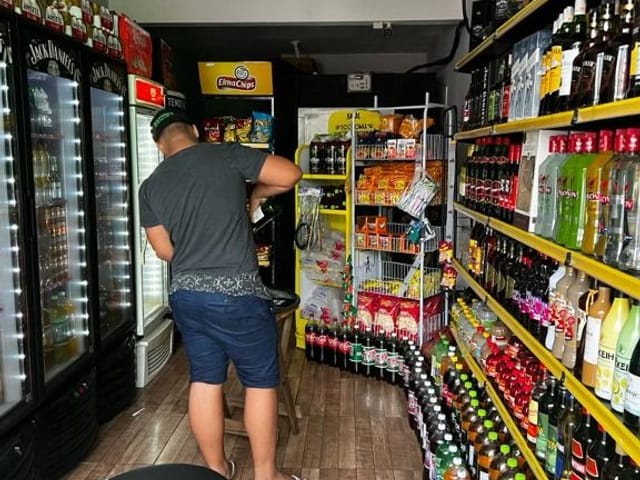 Loja com 125m², à venda, no bairro Jardim Mimas em Embu das Artes