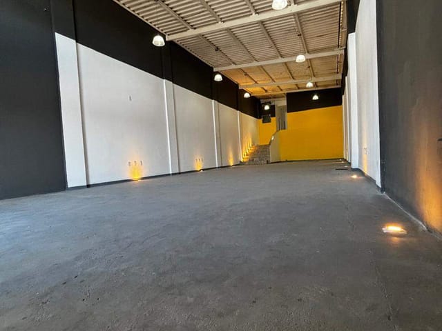 Loja com 130m², para alugar, no bairro Praia Campista em Macaé